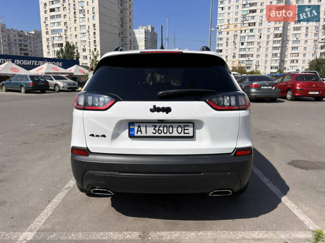 Белый Джип Чероки, объемом двигателя 2 л и пробегом 37 тыс. км за 24500 $, фото 6 на Automoto.ua