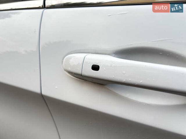 Білий Джип Cherokee, об'ємом двигуна 2.4 л та пробігом 247 тис. км за 15300 $, фото 5 на Automoto.ua