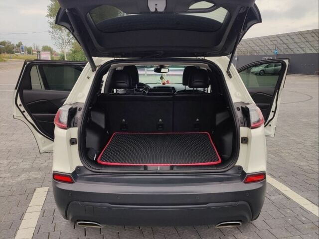 Білий Джип Cherokee, об'ємом двигуна 3.2 л та пробігом 82 тис. км за 21000 $, фото 2 на Automoto.ua