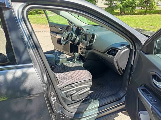 Белый Джип Чероки, объемом двигателя 2.4 л и пробегом 74 тыс. км за 15000 $, фото 6 на Automoto.ua