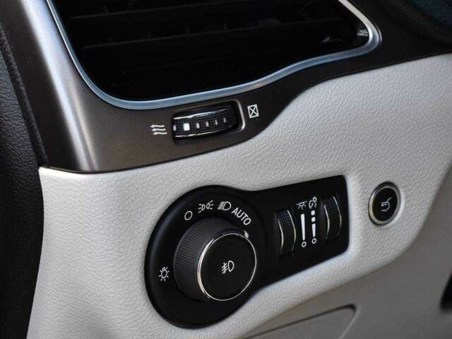 Білий Джип Cherokee, об'ємом двигуна 3.2 л та пробігом 83 тис. км за 18900 $, фото 11 на Automoto.ua