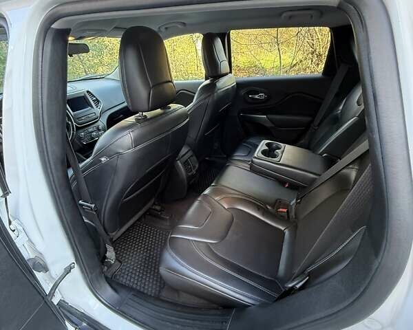 Белый Джип Чероки, объемом двигателя 2.4 л и пробегом 51 тыс. км за 22000 $, фото 11 на Automoto.ua