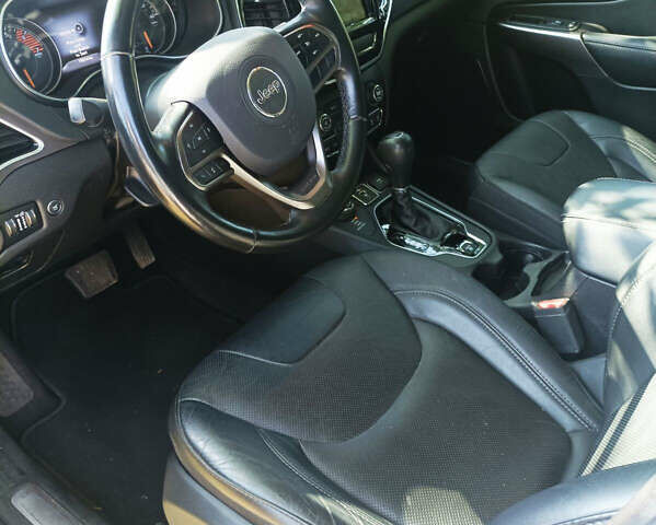 Білий Джип Cherokee, об'ємом двигуна 2 л та пробігом 80 тис. км за 18499 $, фото 5 на Automoto.ua