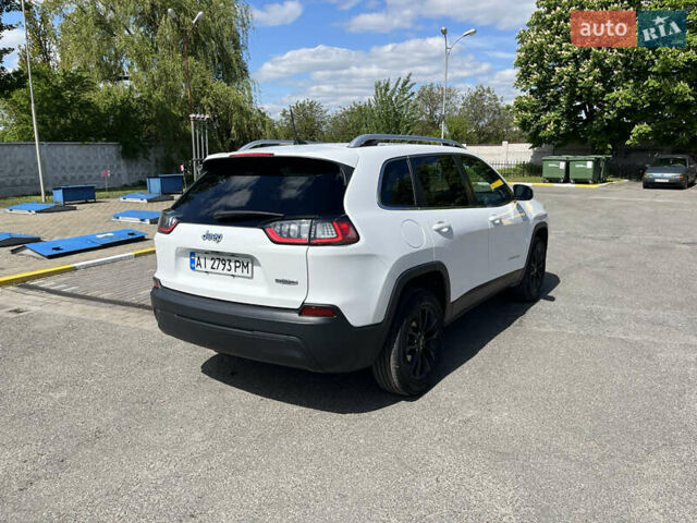 Білий Джип Cherokee, об'ємом двигуна 2.36 л та пробігом 120 тис. км за 15000 $, фото 19 на Automoto.ua