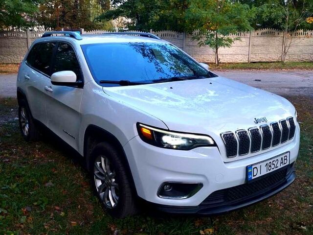 Белый Джип Чероки, объемом двигателя 2.4 л и пробегом 196 тыс. км за 15000 $, фото 1 на Automoto.ua