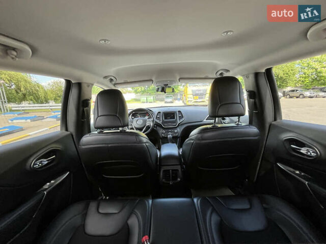 Білий Джип Cherokee, об'ємом двигуна 2.36 л та пробігом 120 тис. км за 15000 $, фото 47 на Automoto.ua