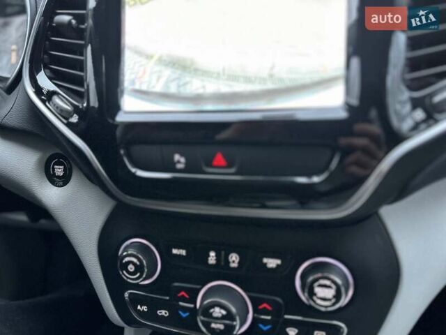 Білий Джип Cherokee, об'ємом двигуна 2.36 л та пробігом 153 тис. км за 15900 $, фото 31 на Automoto.ua