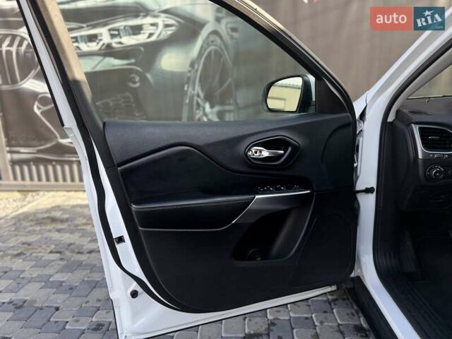 Білий Джип Cherokee, об'ємом двигуна 2.36 л та пробігом 182 тис. км за 13300 $, фото 23 на Automoto.ua