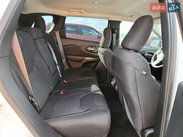Білий Джип Cherokee, об'ємом двигуна 2.36 л та пробігом 80 тис. км за 2800 $, фото 10 на Automoto.ua
