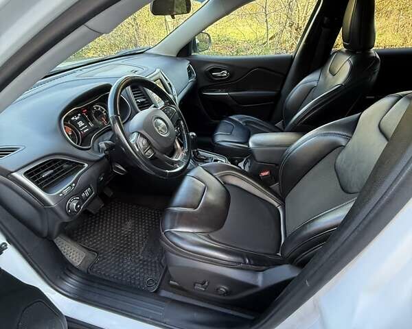 Белый Джип Чероки, объемом двигателя 2.4 л и пробегом 51 тыс. км за 22000 $, фото 10 на Automoto.ua