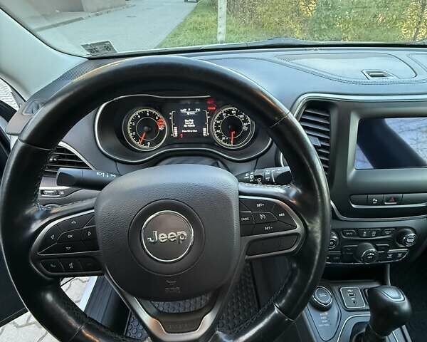 Белый Джип Чероки, объемом двигателя 2.4 л и пробегом 51 тыс. км за 22000 $, фото 7 на Automoto.ua