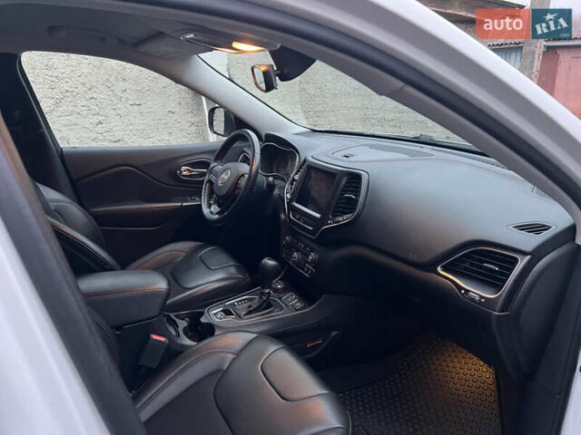 Білий Джип Cherokee, об'ємом двигуна 3.24 л та пробігом 76 тис. км за 21500 $, фото 15 на Automoto.ua