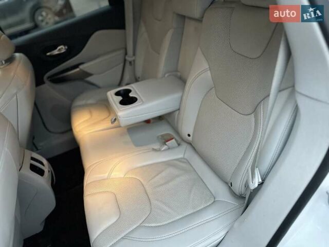 Білий Джип Cherokee, об'ємом двигуна 2.36 л та пробігом 153 тис. км за 15900 $, фото 20 на Automoto.ua