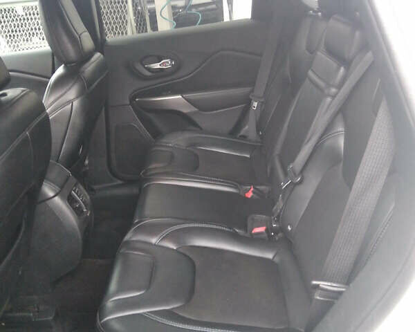 Білий Джип Cherokee, об'ємом двигуна 2.4 л та пробігом 215 тис. км за 15000 $, фото 7 на Automoto.ua