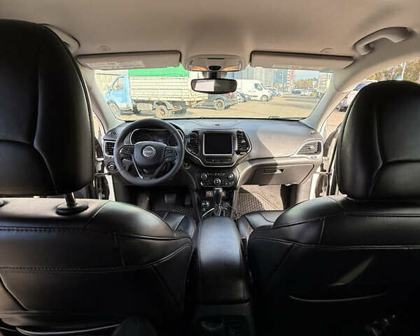 Джип Чероки 2019 в Киеве на Automoto.ua Белый Джип Чероки, объемом двигателя 3.24 л и пробегом 80 тыс. км за 20500 $, фото 19 на Automoto.ua