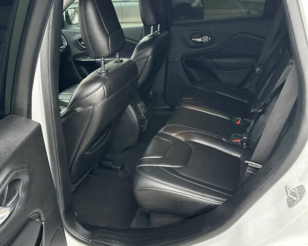 Белый Джип Чероки, объемом двигателя 2.36 л и пробегом 145 тыс. км за 16300 $, фото 7 на Automoto.ua