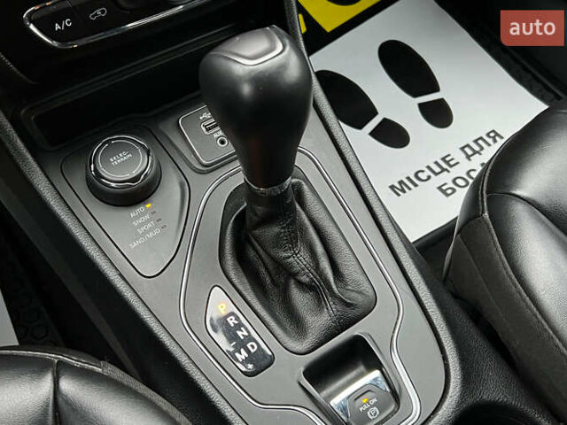 Белый Джип Чероки, объемом двигателя 2.36 л и пробегом 51 тыс. км за 21300 $, фото 17 на Automoto.ua