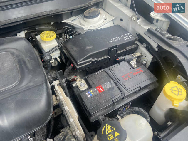 Белый Джип Чероки, объемом двигателя 2.4 л и пробегом 133 тыс. км за 14999 $, фото 13 на Automoto.ua