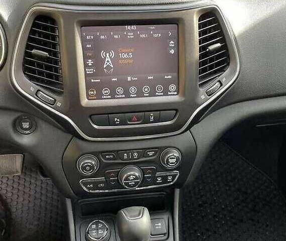 Белый Джип Чероки, объемом двигателя 3.2 л и пробегом 76 тыс. км за 16000 $, фото 7 на Automoto.ua