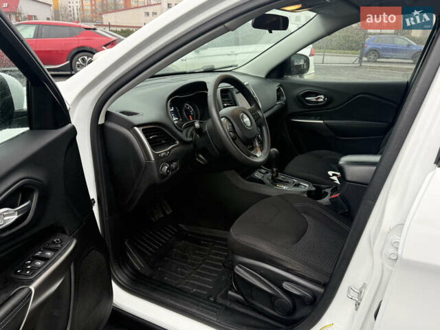 Белый Джип Чероки, объемом двигателя 2.4 л и пробегом 89 тыс. км за 15800 $, фото 9 на Automoto.ua