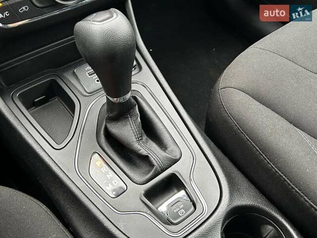 Білий Джип Cherokee, об'ємом двигуна 2.36 л та пробігом 73 тис. км за 17990 $, фото 23 на Automoto.ua