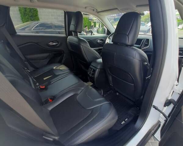 Білий Джип Cherokee, об'ємом двигуна 2.36 л та пробігом 69 тис. км за 18300 $, фото 9 на Automoto.ua