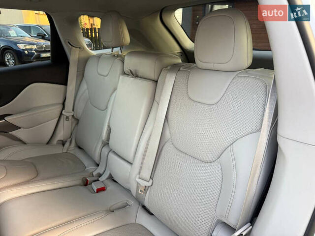 Белый Джип Чероки, объемом двигателя 2.36 л и пробегом 96 тыс. км за 18000 $, фото 43 на Automoto.ua