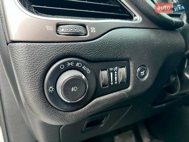 Білий Джип Cherokee, об'ємом двигуна 3.2 л та пробігом 76 тис. км за 18790 $, фото 20 на Automoto.ua