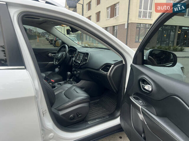 Белый Джип Чероки, объемом двигателя 3.24 л и пробегом 242 тыс. км за 21000 $, фото 10 на Automoto.ua