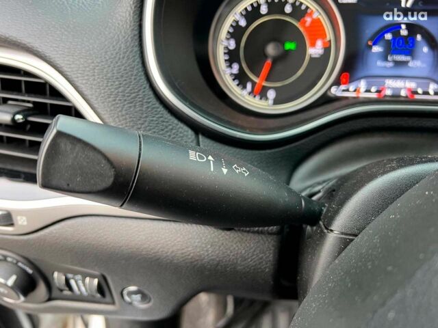 Білий Джип Cherokee, об'ємом двигуна 3.2 л та пробігом 76 тис. км за 18790 $, фото 26 на Automoto.ua