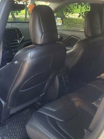 Белый Джип Чероки, объемом двигателя 2.4 л и пробегом 145 тыс. км за 17000 $, фото 2 на Automoto.ua