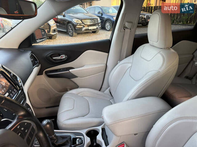 Білий Джип Cherokee, об'ємом двигуна 2.36 л та пробігом 96 тис. км за 18500 $, фото 37 на Automoto.ua