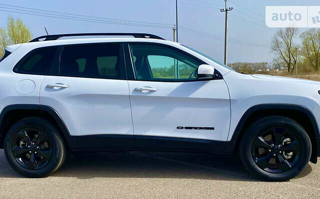 Білий Джип Cherokee, об'ємом двигуна 2.36 л та пробігом 54 тис. км за 26000 $, фото 7 на Automoto.ua