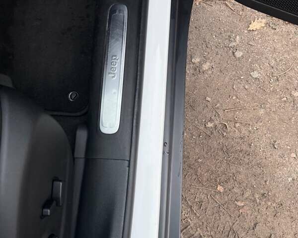 Белый Джип Чероки, объемом двигателя 3.24 л и пробегом 40 тыс. км за 22500 $, фото 21 на Automoto.ua