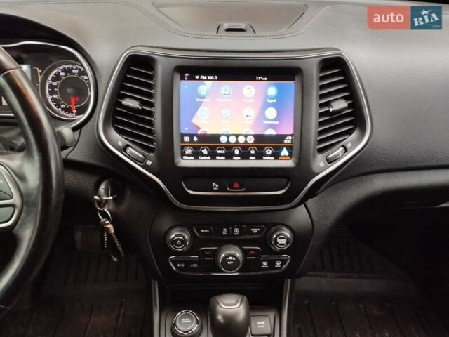 Белый Джип Чероки, объемом двигателя 3.24 л и пробегом 127 тыс. км за 20000 $, фото 12 на Automoto.ua