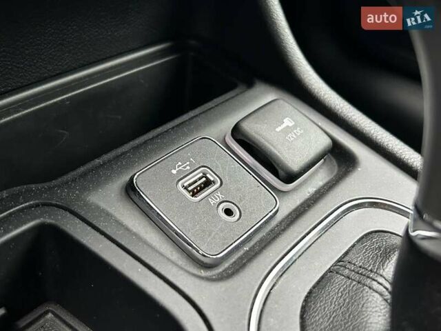 Білий Джип Cherokee, об'ємом двигуна 2.36 л та пробігом 73 тис. км за 17990 $, фото 24 на Automoto.ua