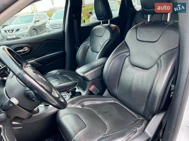 Білий Джип Cherokee, об'ємом двигуна 3.2 л та пробігом 76 тис. км за 18790 $, фото 19 на Automoto.ua