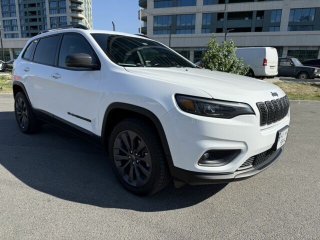 Білий Джип Cherokee, об'ємом двигуна 3.2 л та пробігом 120 тис. км за 21200 $, фото 4 на Automoto.ua