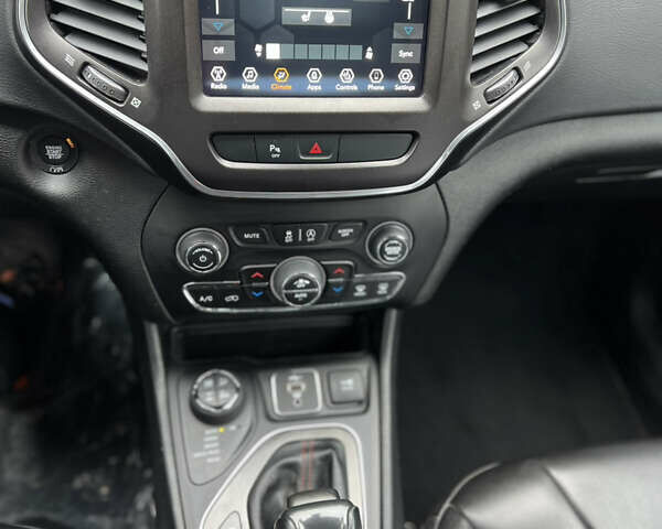 Белый Джип Чероки, объемом двигателя 3.24 л и пробегом 93 тыс. км за 21700 $, фото 24 на Automoto.ua