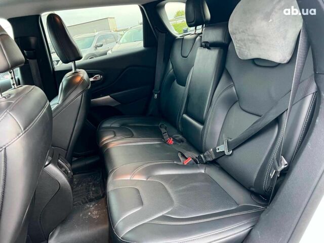 Білий Джип Cherokee, об'ємом двигуна 3.2 л та пробігом 76 тис. км за 18790 $, фото 39 на Automoto.ua