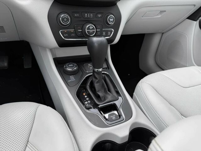 Білий Джип Cherokee, об'ємом двигуна 3.2 л та пробігом 43 тис. км за 5900 $, фото 19 на Automoto.ua