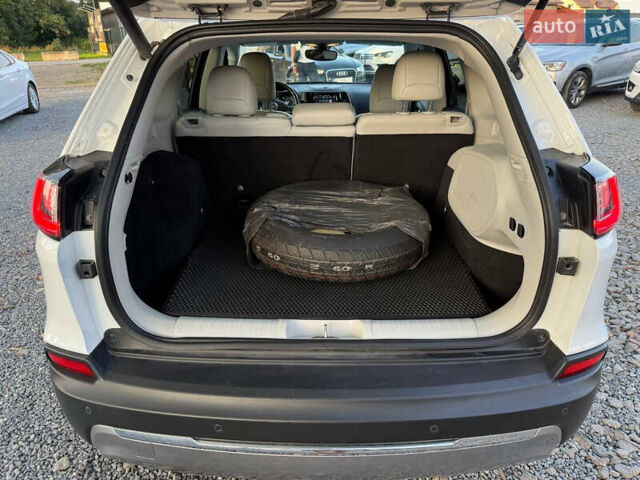 Белый Джип Чероки, объемом двигателя 2.36 л и пробегом 96 тыс. км за 18000 $, фото 47 на Automoto.ua