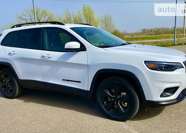 Білий Джип Cherokee, об'ємом двигуна 2.36 л та пробігом 54 тис. км за 26000 $, фото 6 на Automoto.ua