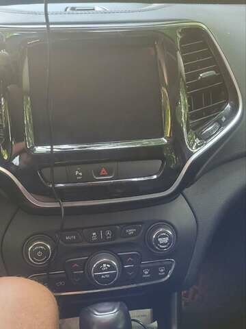 Белый Джип Чероки, объемом двигателя 2.4 л и пробегом 145 тыс. км за 17000 $, фото 7 на Automoto.ua