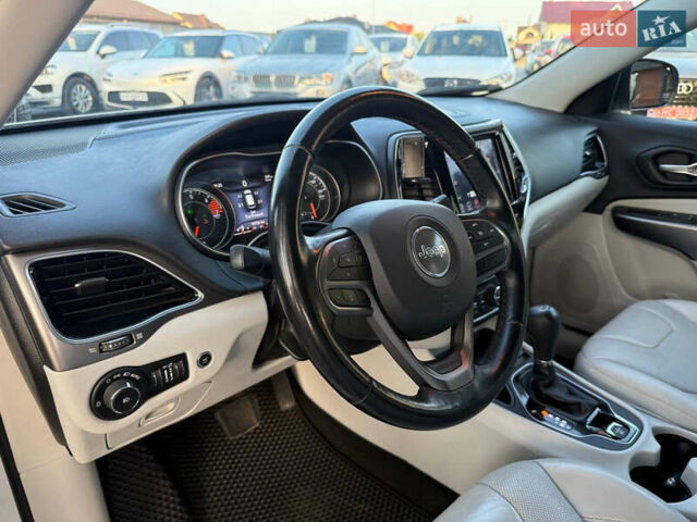 Білий Джип Cherokee, об'ємом двигуна 2.36 л та пробігом 96 тис. км за 18500 $, фото 33 на Automoto.ua