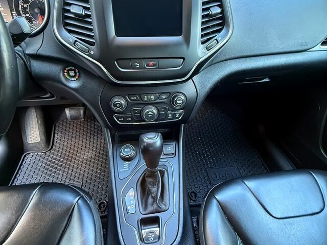 Белый Джип Чероки, объемом двигателя 2.4 л и пробегом 51 тыс. км за 21500 $, фото 6 на Automoto.ua