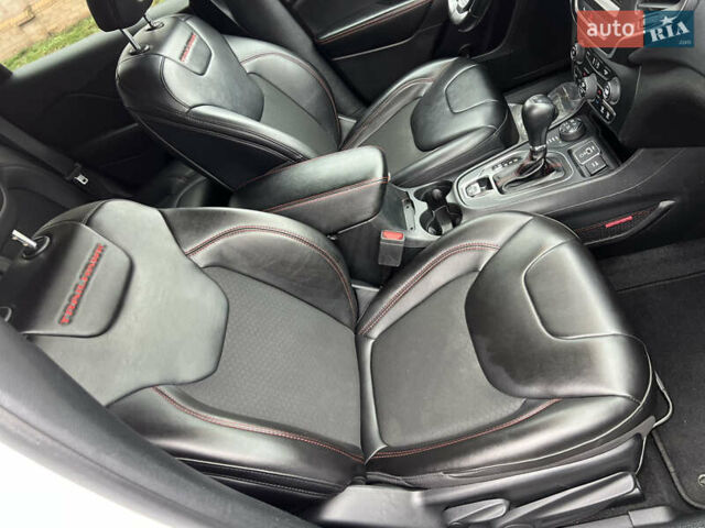 Белый Джип Чероки, объемом двигателя 3.24 л и пробегом 93 тыс. км за 21700 $, фото 15 на Automoto.ua