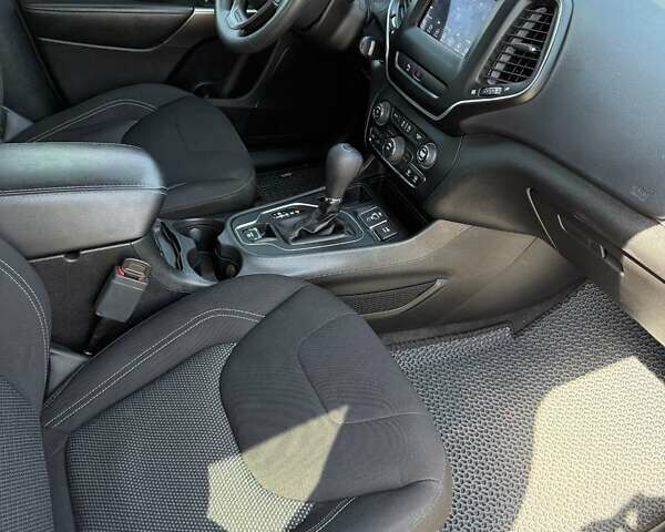 Белый Джип Чероки, объемом двигателя 2.36 л и пробегом 119 тыс. км за 16400 $, фото 14 на Automoto.ua