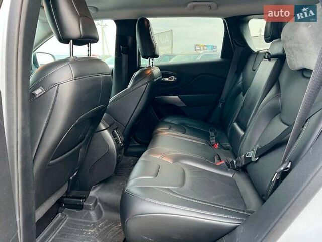 Білий Джип Cherokee, об'ємом двигуна 3.2 л та пробігом 76 тис. км за 18790 $, фото 38 на Automoto.ua