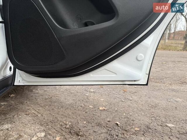 Белый Джип Чероки, объемом двигателя 3.24 л и пробегом 40 тыс. км за 22500 $, фото 19 на Automoto.ua